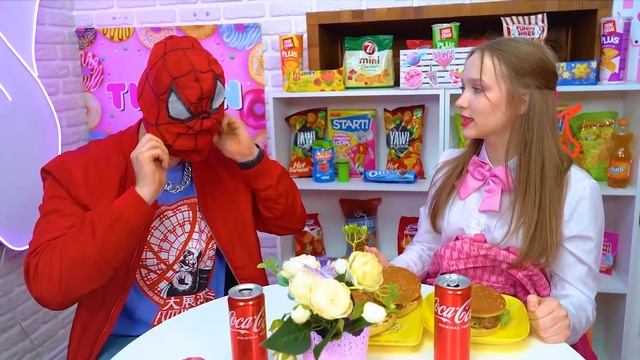 Я Влюбилась в Супергероя! Spider-Man в Реальной Жизни