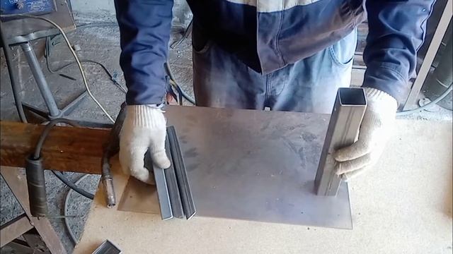 СТРАХОВОЧНАЯ ПОДСТАВКА ПОД АВТО , СВОИМИ РУКАМИ .