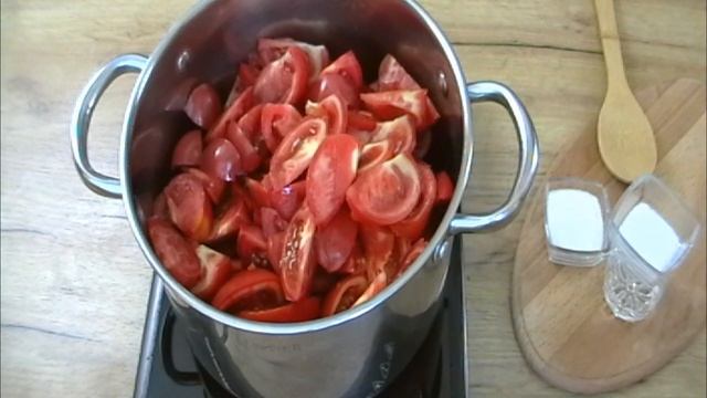 Овощной салат на зиму. Салат на зиму из помидоров, сладкого перца и лука.