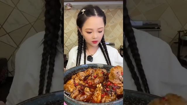 Китайцы едят на камеру... ???