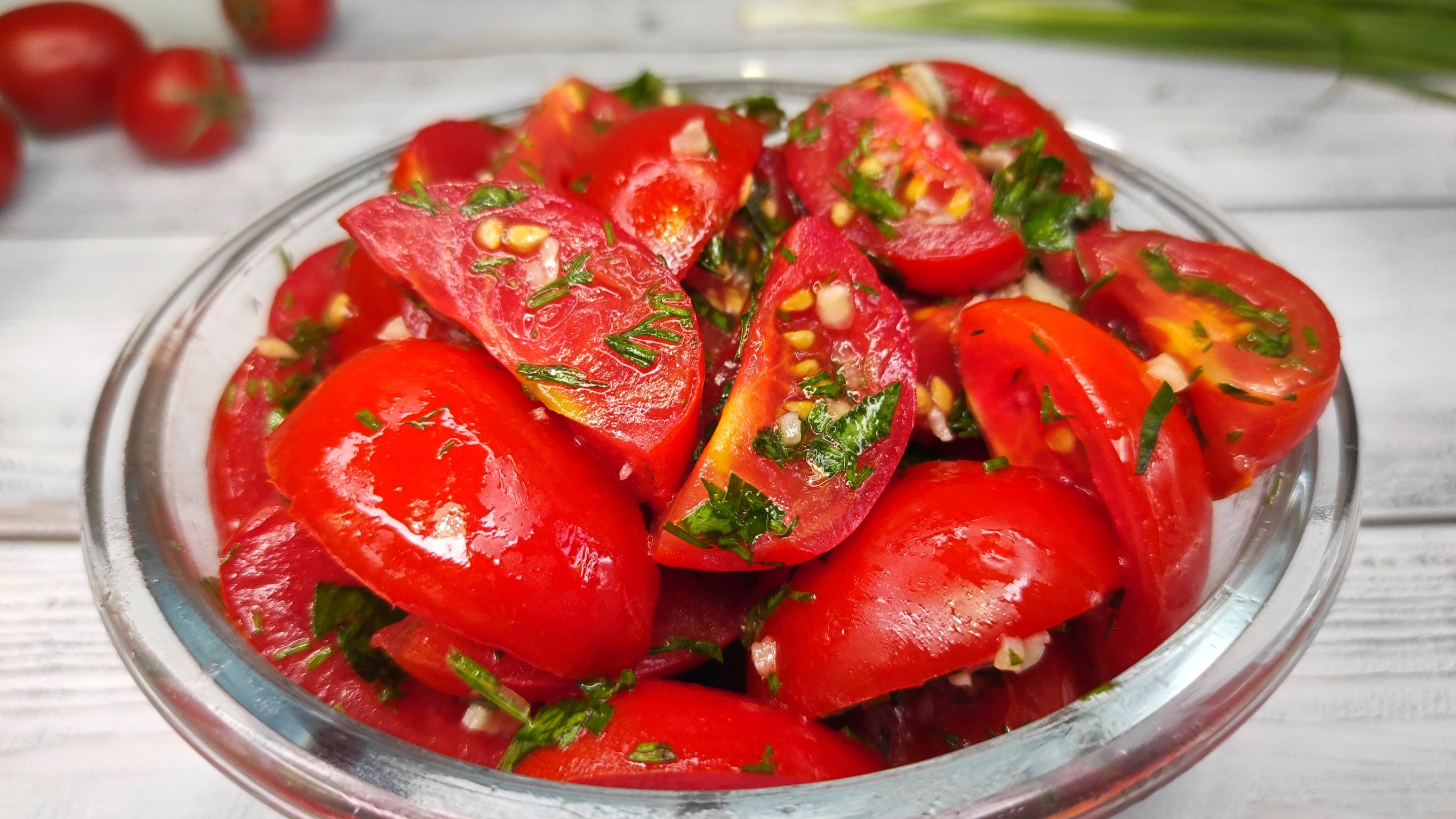 Очень вкусная ЗАКУСКА из ПОМИДОРОВ с чесноком и зеленью. ДЕЛАЙТЕ сразу ДВЕ ПОРЦИИ..