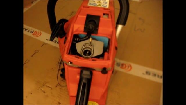 Как отрегулировать карбюратор китайской бензопилы 4500.How to adjust the carbure.mp4