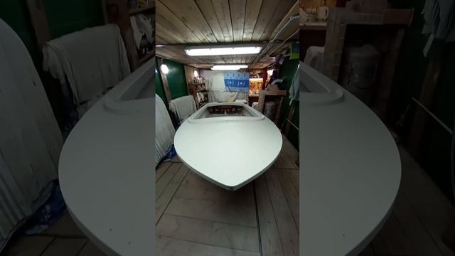 Покраска пластиковой лодки (окончание).