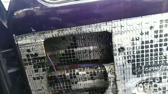 Установка двадцаток (20 см динамиков) в передние двери 31 нивы