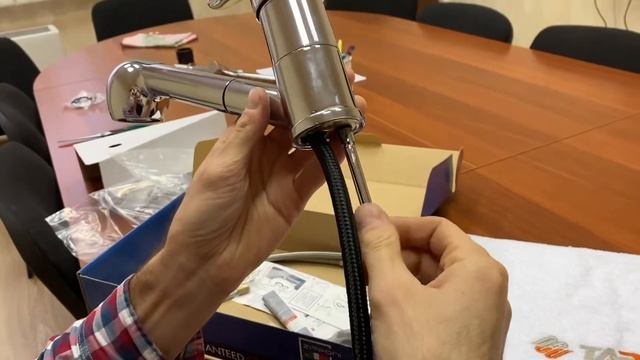 Как собрать смеситель с выдвижной лейкой
