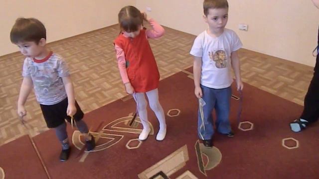 УТРО В ДЕТСКОМ САДУ. Зарядка с лентами