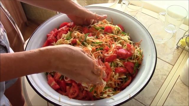 Очень вкусный и простой, овощной салат на зиму без стерилизации.