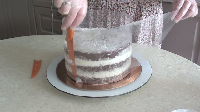 Сборка торта. Шоколадный бисквит.Крем чиз. Клубничное конфи