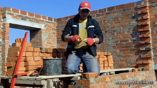 Работа с отвесом - [© masterkladki]