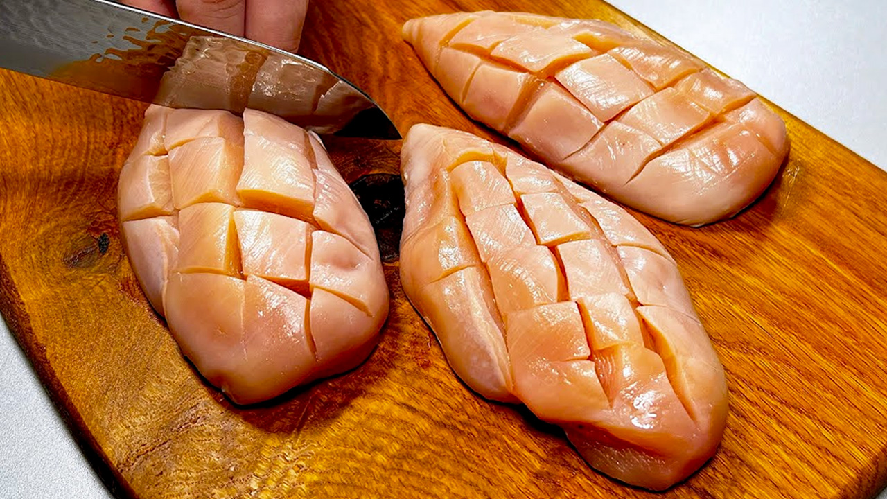 Этот ТРЮК узнала в ДОРОГОМ РЕСТОРАНЕ и теперь ДЕЛЮСЬ! Сочная КУРИНАЯ ГРУДКА, которая ТАЕТ во РТУ!