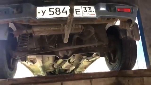 Дикий Шевролет сломался! Замена резонатор на Ниве!