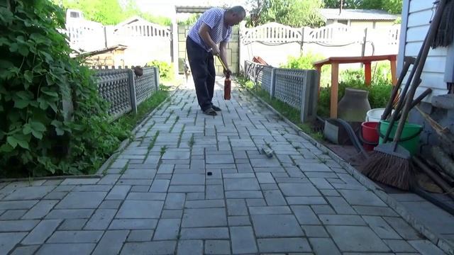 Брусчатка.Как избавиться от травы между плиткой.