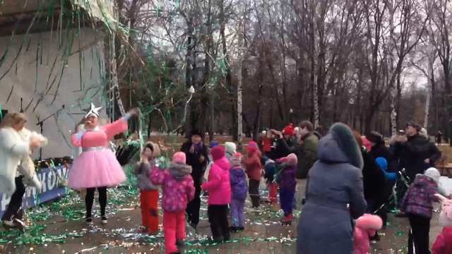 ЗИМА ВЕРКА СЕРДЮЛЬКА УЛИЦА БЛАГОТВОРИТЕЛЬННЫЙ КОНЦЕРТ ДВОЙНИК ВЕРКИ СЕРДЮЧКИ