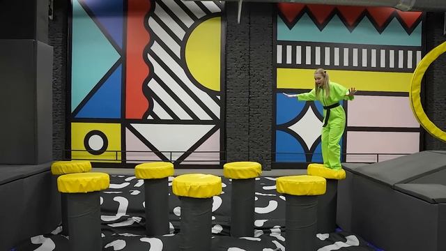 Алиса шоу - Алиса в игровом центре Do a flip - Полоса препятствий