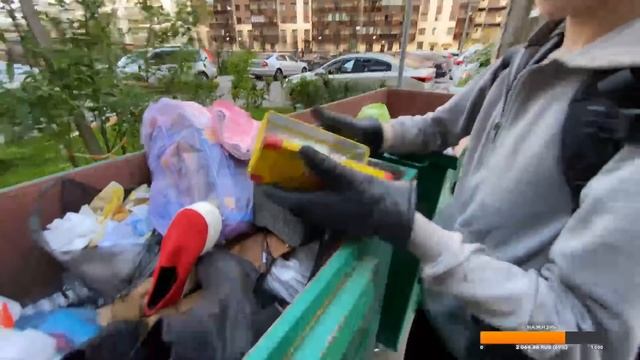 РОЮСЬ В ПОМОЙКАХ