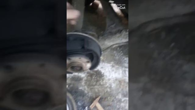 шум скрип в заднем колесе при езде ваз 2114,2115, одна из пречин.