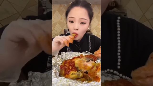 Китайцы едят на камеру / Как едят китайцы. ????