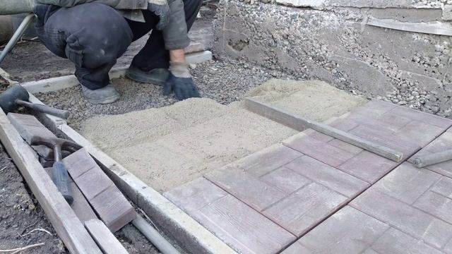 Укладка тротуарной плитки своими руками.