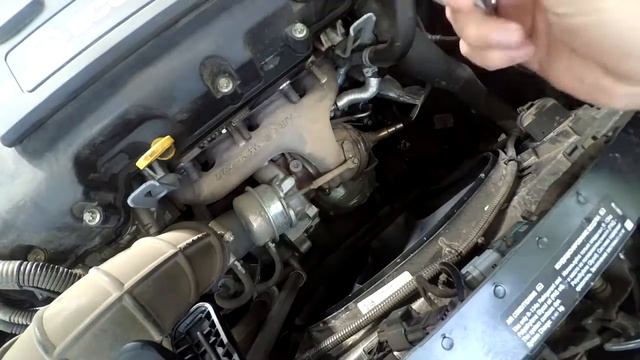 Opel Astra J: Замена трубки подачи масла к турбине