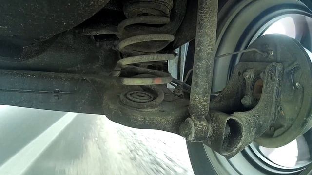 Работа подвески Рено Аркана,передний привод 1.6 МКПП (Вид снизу)/Renault Arkana