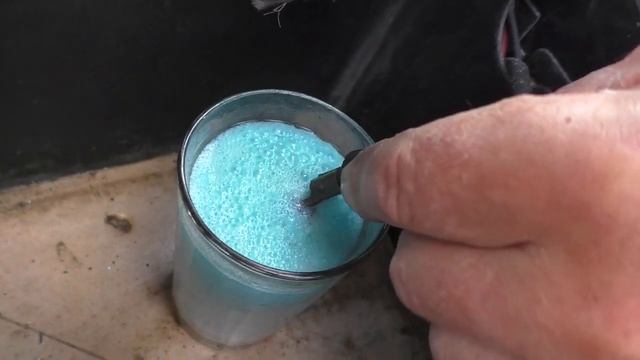 Очистка клемм аккумулятора от окисления содой