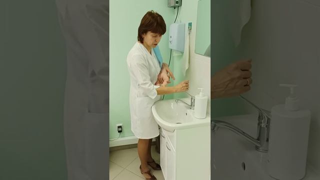 Как подмывать новорожденного ребенка | Гигиена новорожденных | Подмывание младенца