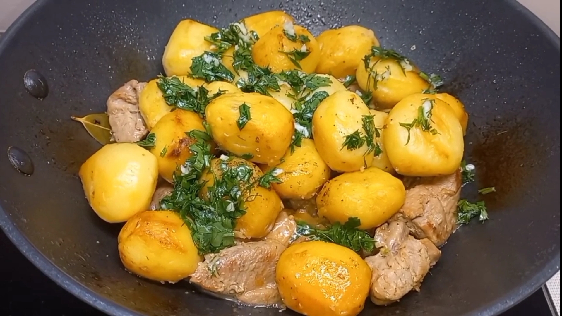 МЯСО С КАРТОШКОЙ Как Вкусно пожарить мясо с картошкой