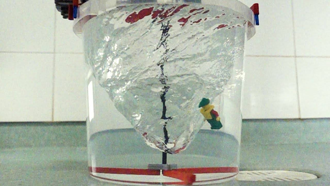 Создание большого водоворота с помощью моторов LEGO
