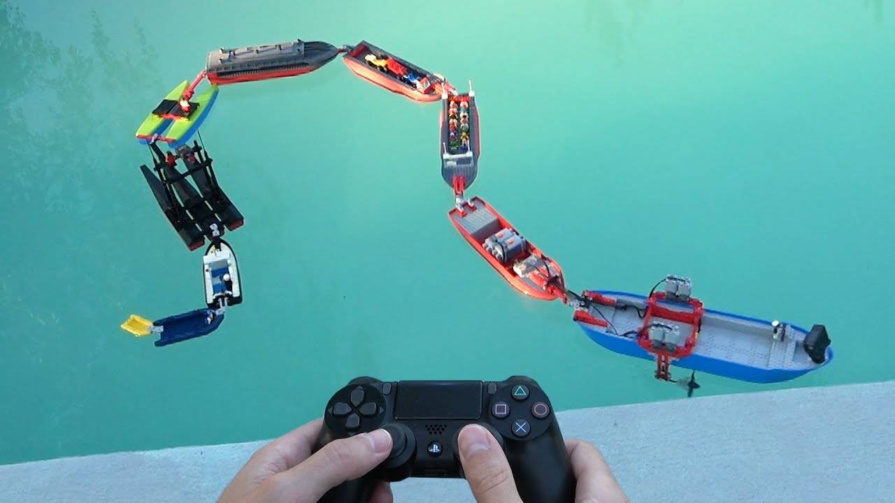 10 соединенных LEGO-лодок = Лодочный поезд