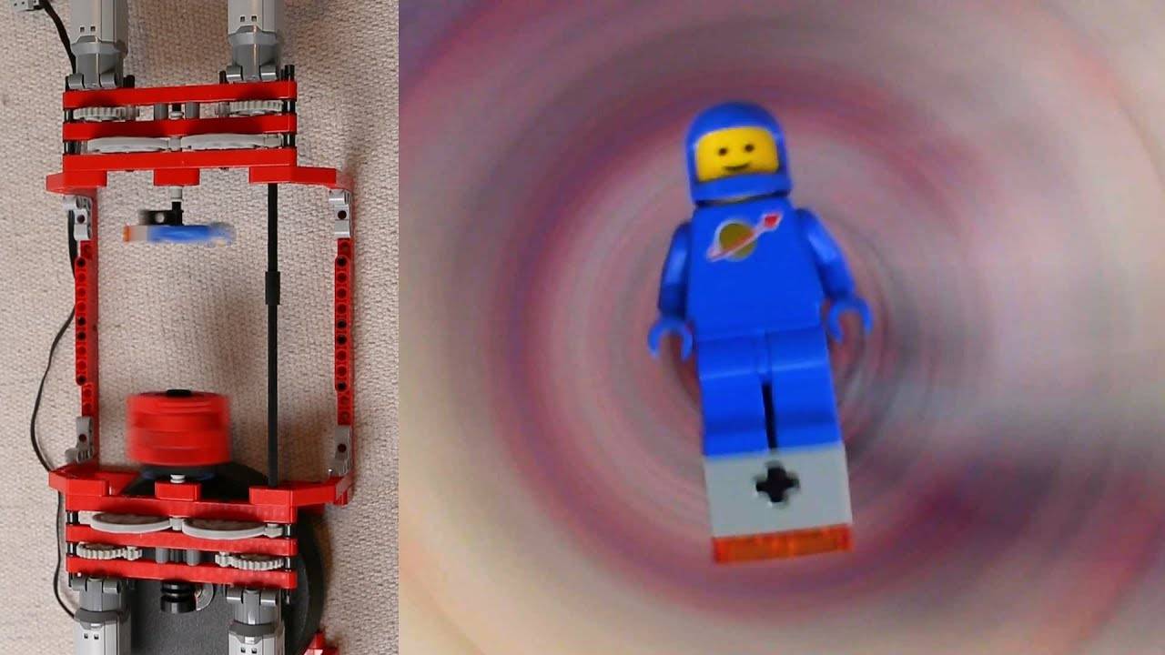 Вращающаяся мини-камера и LEGO Benny