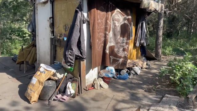 ГАЛЯ 3 ГОДА ЖИВЕТ В БУДЕ НА СВАЛКЕ. МУСОРЩИК. ЛЮДИ ЛЕСА.
