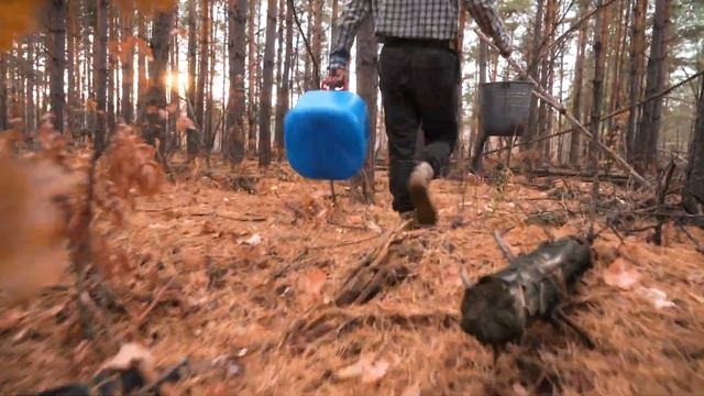 НАШЕЛ ГИГАНТСКИЙ ПОДЗЕМНЫЙ ДОМ В ЛЕСУ!
