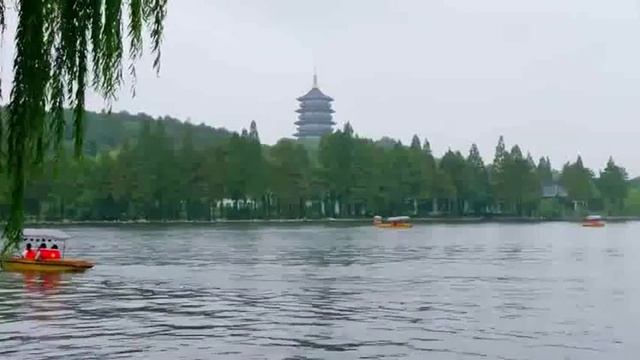 Там, где зимой тепло, а летом прохладно 1 сезон 1 серия