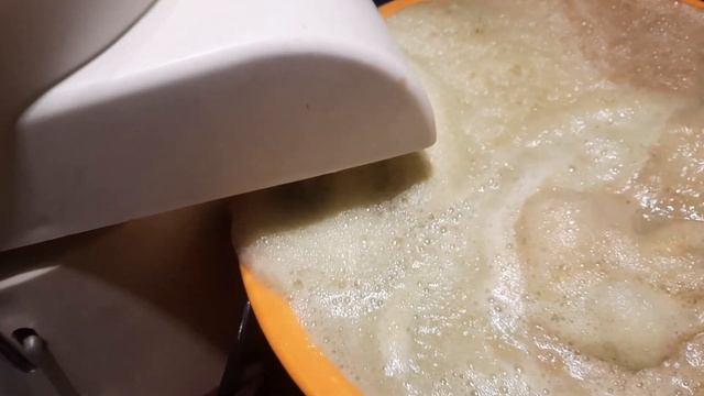 Яблочный сок с мякотью в домашних условиях!/Apple juice at home/Evdə alma suyu