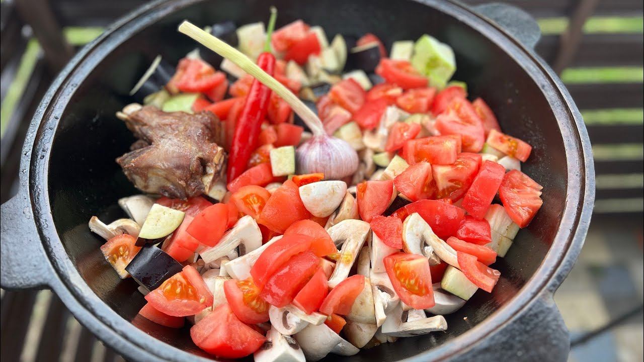 МЯСО С ОВОЩАМИ В КАЗАНЕ НА КОСТРЕ