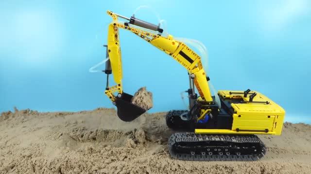 Сборка гидравлического экскаватора Lego | Building a Hydraulic Lego Excavator