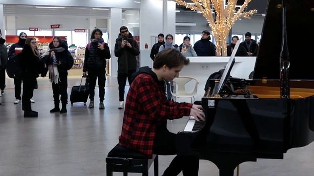 EXPERIENCE AIRPORT PIANO PERFORMANCE Peter Buka