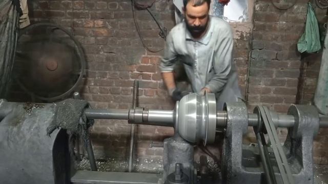 Производство маленьких кастрюль в Индии