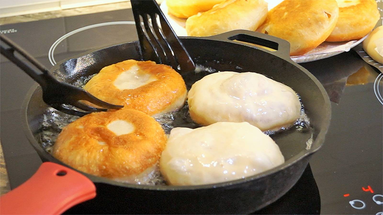Много лет назад нашла правильный рецепт беляшей. Пышные, сочные и вкусные беляши.
