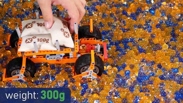 Управление 3 механизмами Lego в бассейне Orbeez | Driving 3 Lego Mechanisms in Orbeez Pool