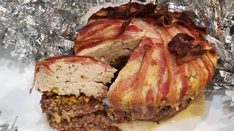 МЯСНОЙ ТОРТ в беконе! Блюдо на праздничный стол.