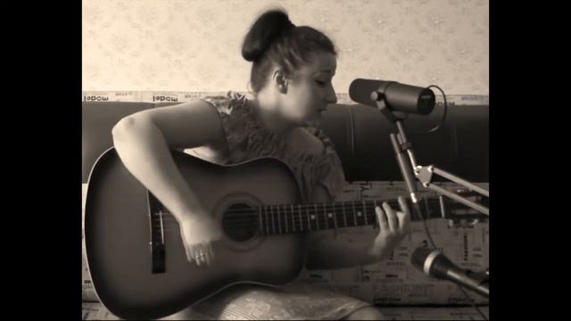Дым костра создает уют. Песня под гитару.