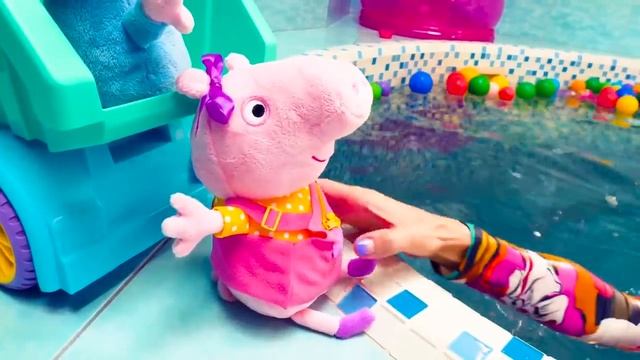 Кукла в бассейне! Беби Бон Эмили в гостях у косатки. Видео из игрушек с Машей Капуки