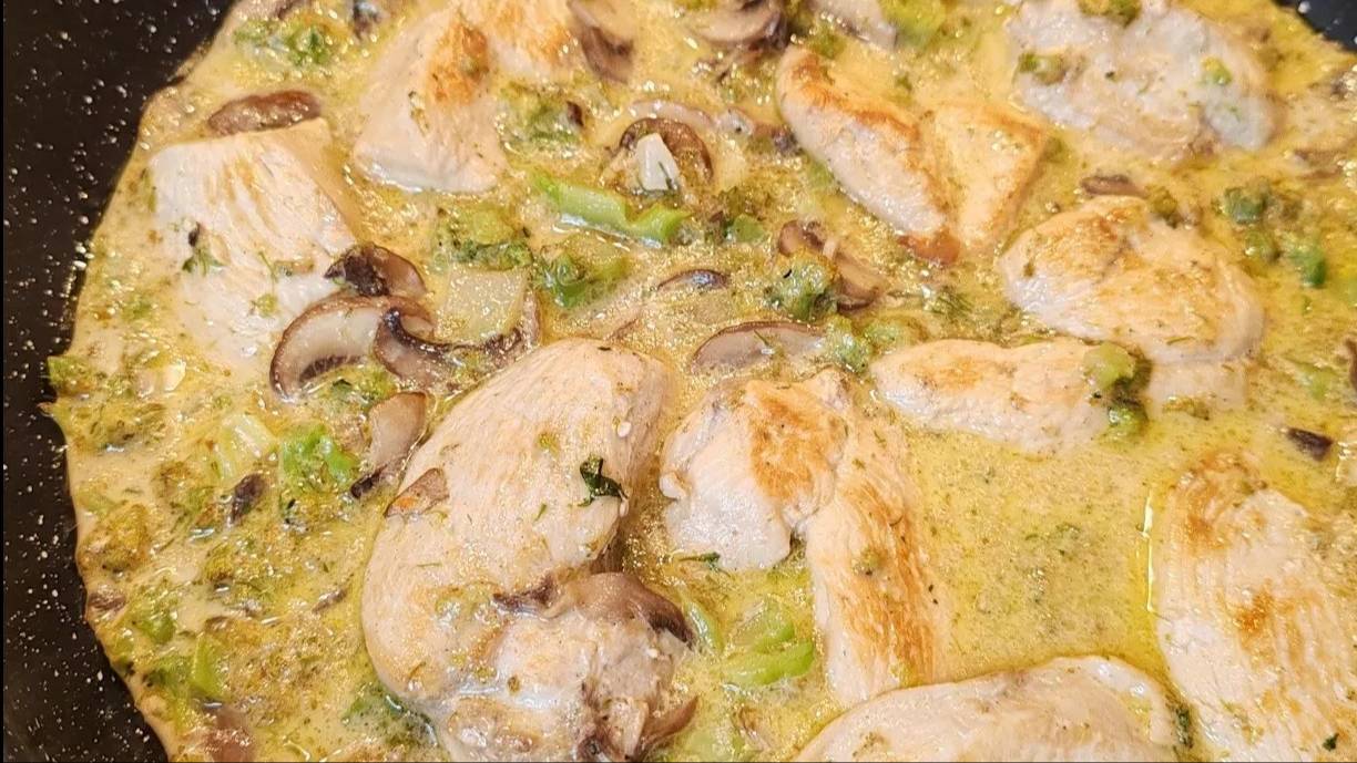 Куриное филе. Брокколи. Курица с грибами. Сливочный соус. Филе.