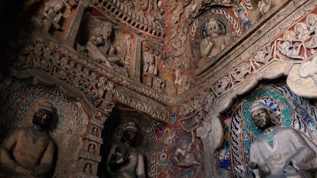 Древние рукотворные гроты Юньган.