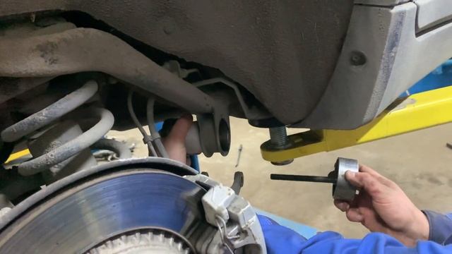 Замена сайлентблоков передней и задней подвески Вольво хс90.