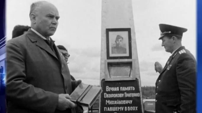 Сержант-артиллерист, Григорий Михайлович Окороков үтүө аатыгар сүгүрүйэн.