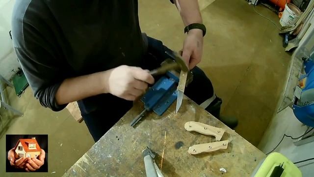 Как заклепать накладки на рукоятку кухонного ножа.