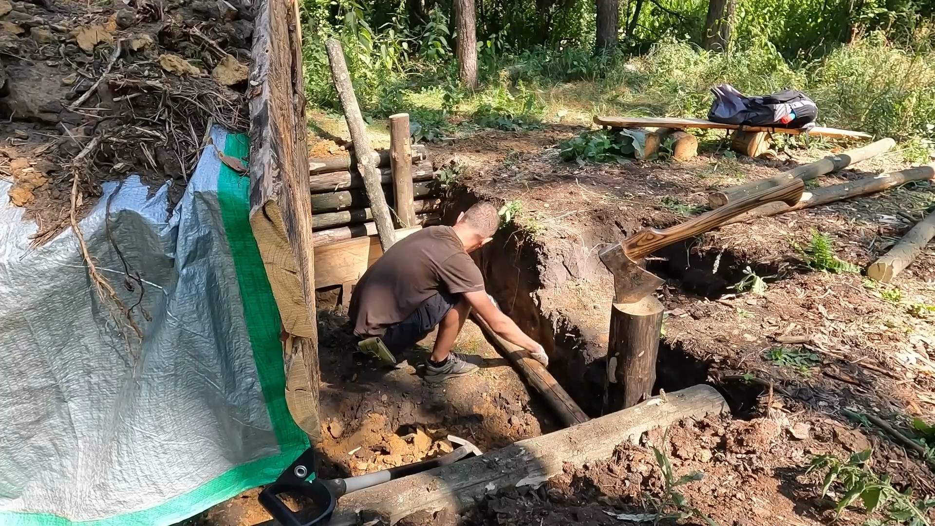 Землянка у ручья - кто приходил. Терраса своими руками. Сказка продолжается