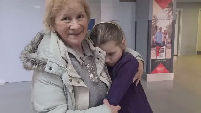 Проводили ЕЁ на самолёт...